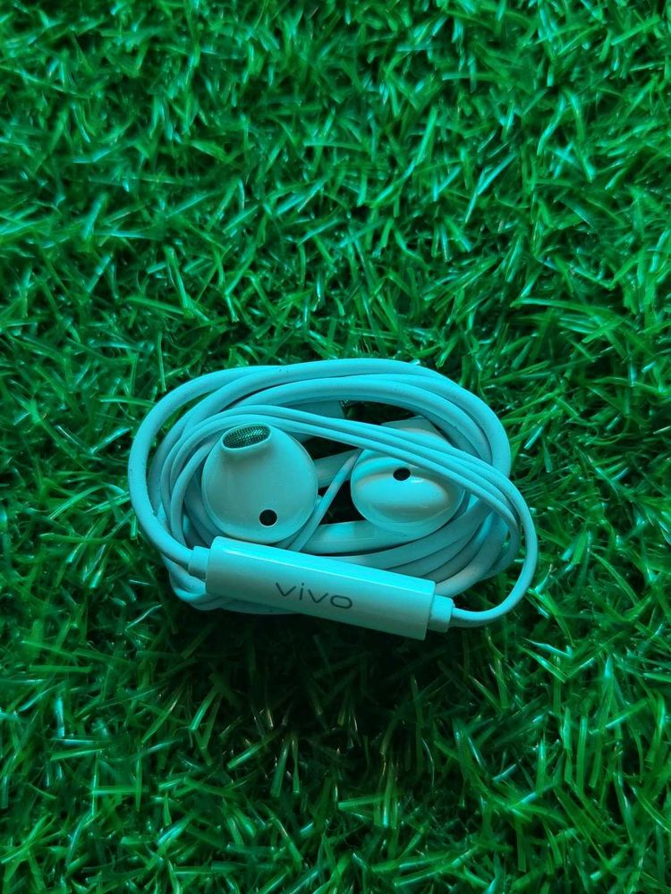 Vivo Wired Earphones white