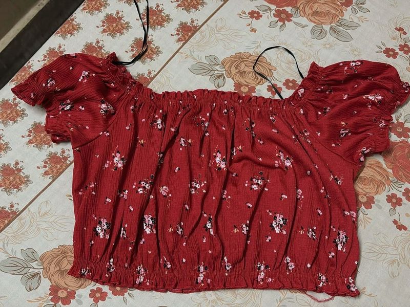 H&amp;M Red Floral Crop Top