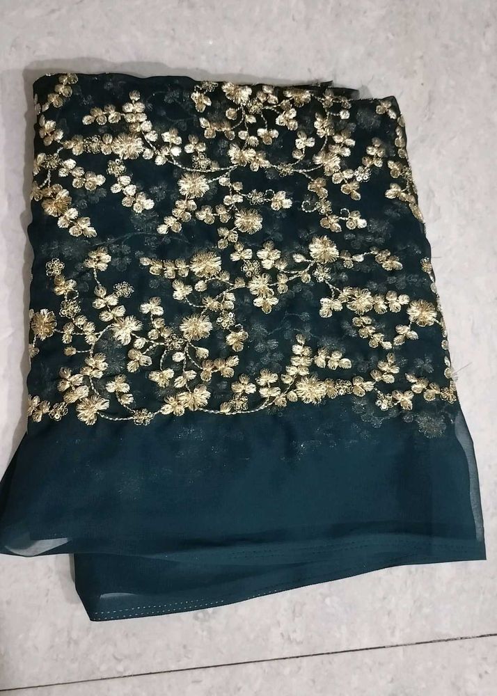 Elegant Green 💚 blouse pics with Gold Embroidery