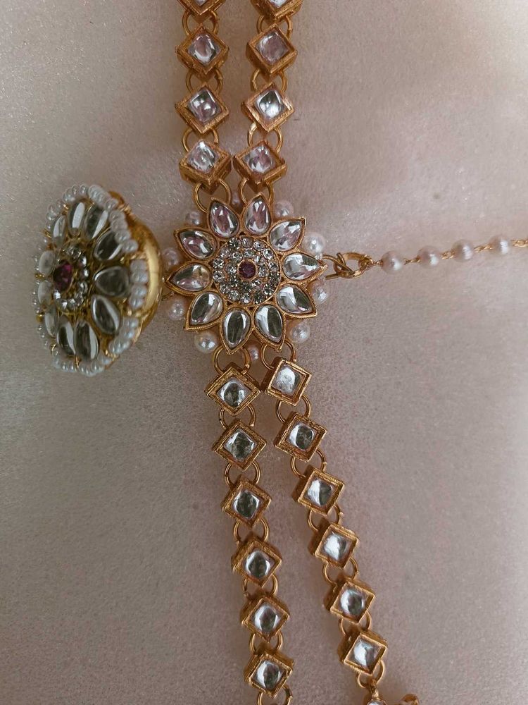 Elegant Kundan mang tika with matha patti