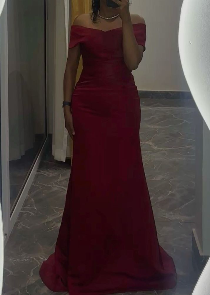 Elegant Red Gown - Perfect for Special Occasions