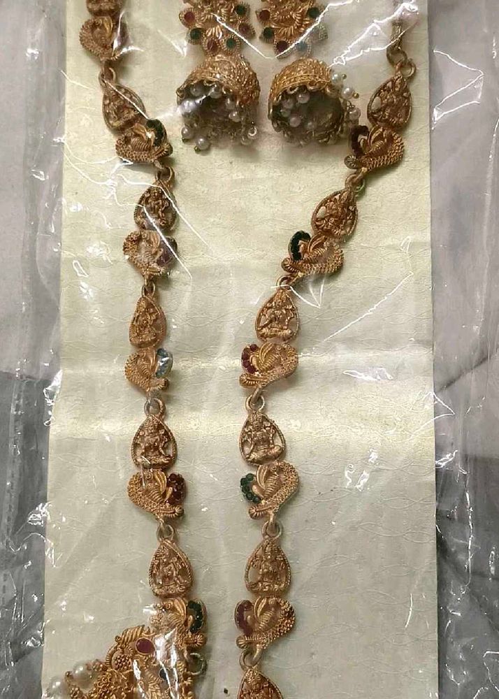 Traditional Indian Gold-Tone Necklace Set