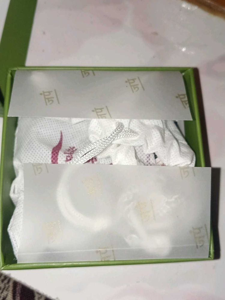 Elegant White Jewellery Set in Box