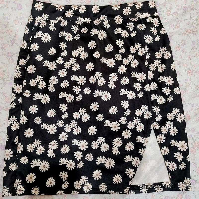 Cute Daisy Print Mini Skirt with Slit