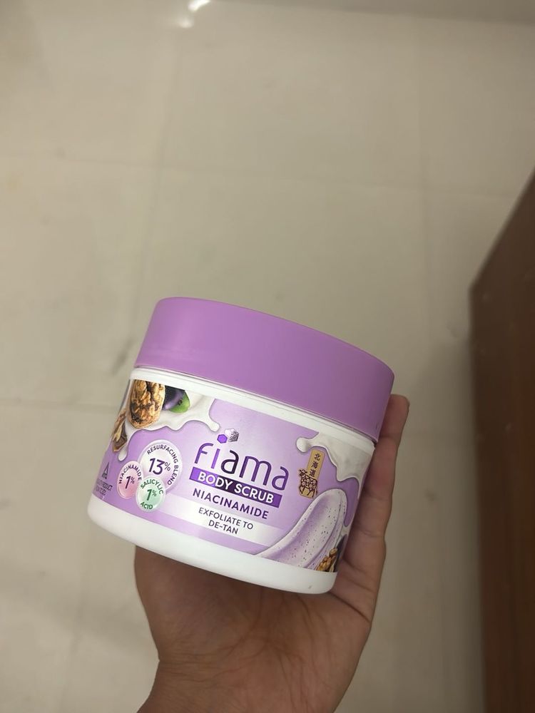 Fiama Body Scrub Niacinamide