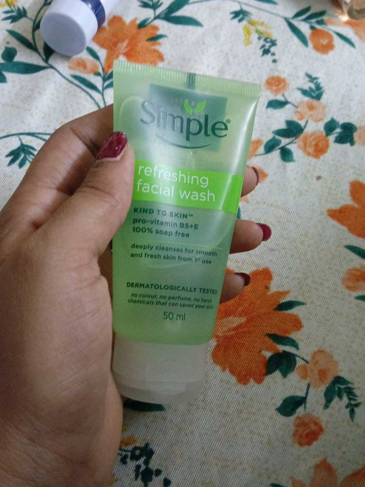 Simple Refreshing Facial Wash