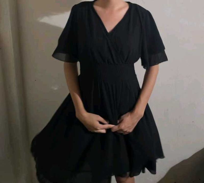 Elegant Black Short Sleeve Dress