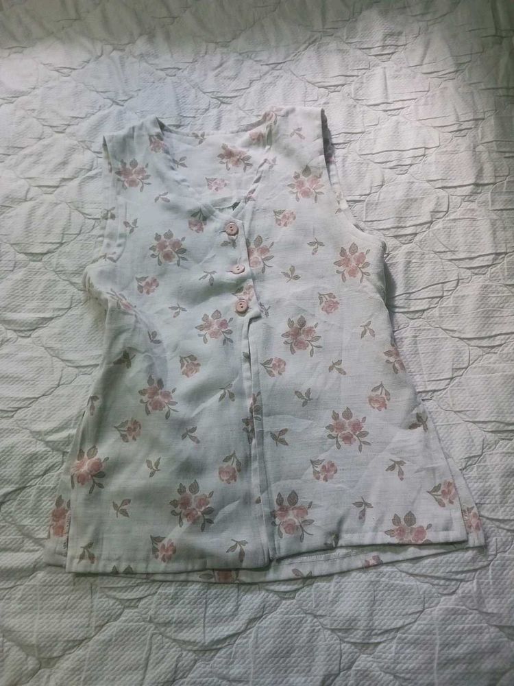 Floral Print Sleeveless Blouse.
