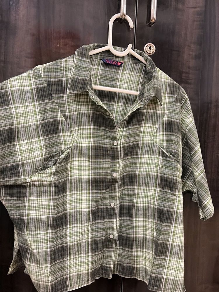 Green Plaid Button-Up Shirt size M/L