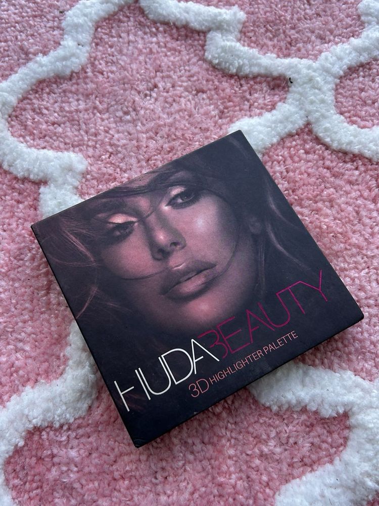 HUDA BEAUTY HIGHLIGHTER