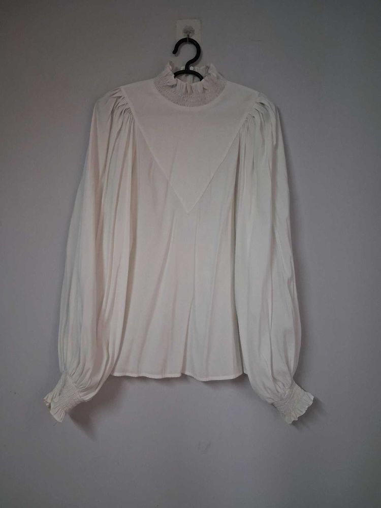 White balloon sleeves top