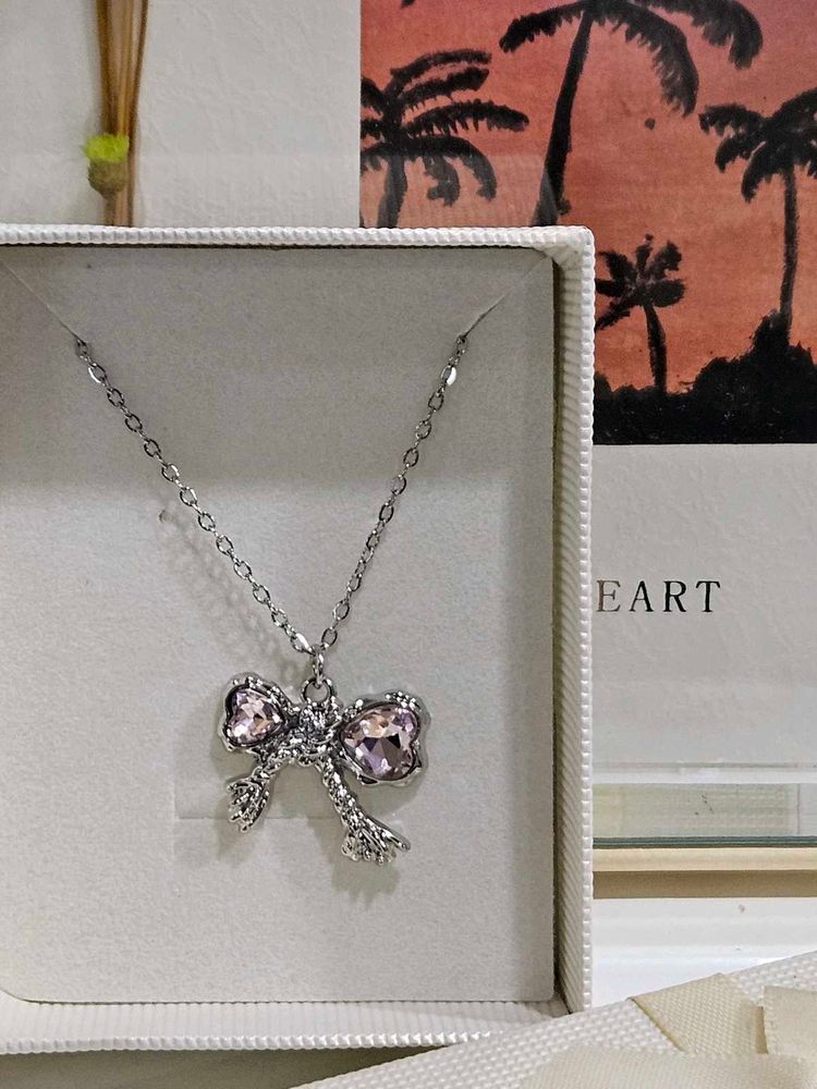 Charming Bow Pendant Necklace💖❤️‍🔥