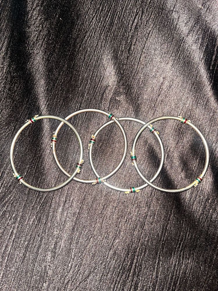Set of 4 Elegant Bangles