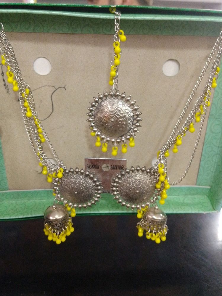 Earring With Maang