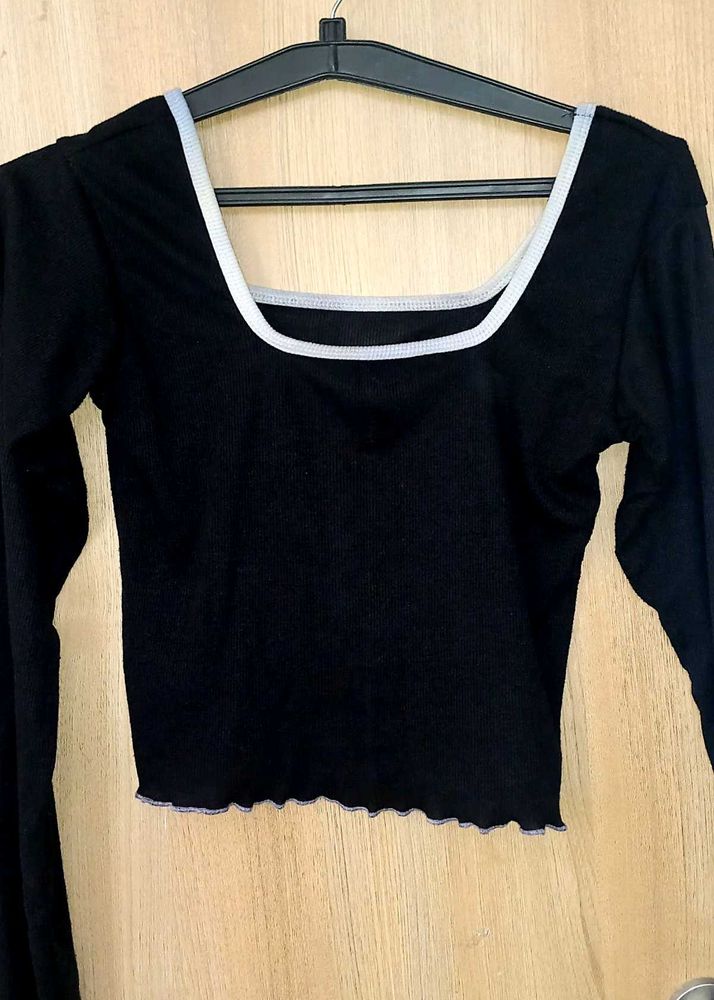 Black Long Sleeve Crop Top