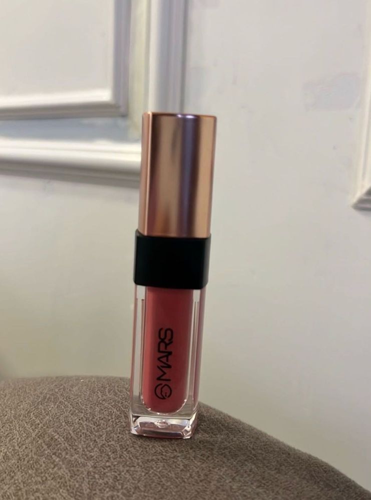 Mars Liquid Lipstick - Pretty Coral + Lip scrub