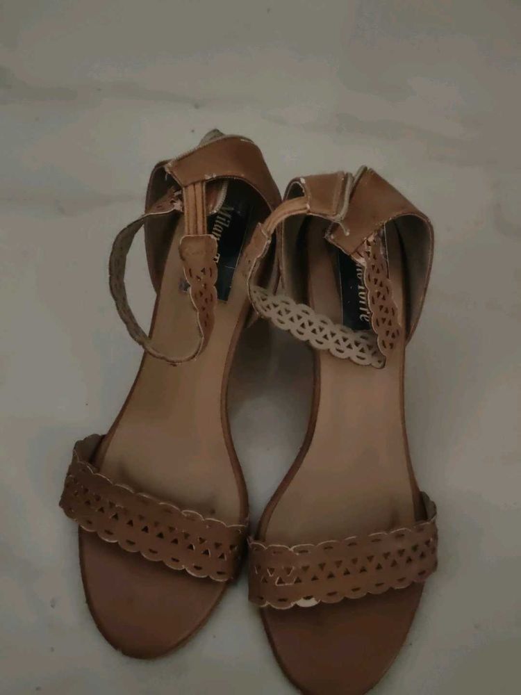 Stylish Tan Sandals