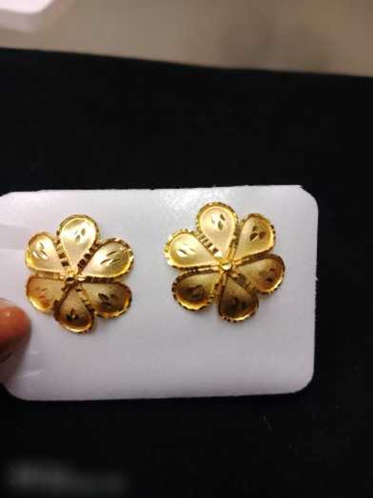 Elegant Gold Flower Stud Earrings