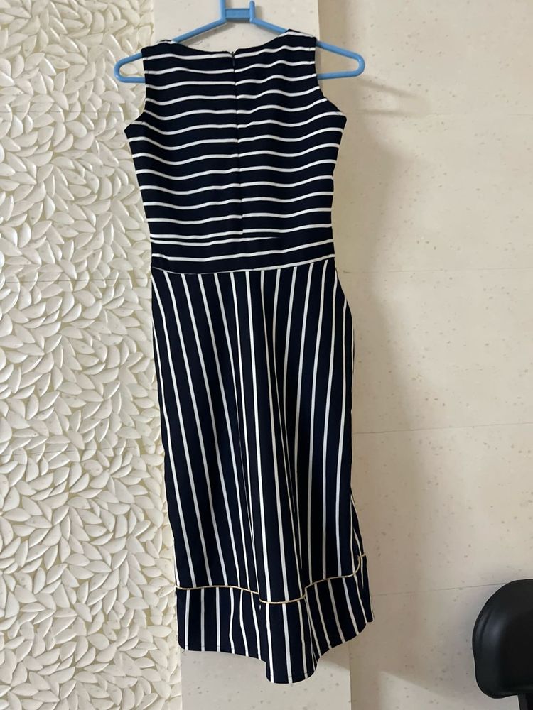 Chic Striped Sleeveless Dress