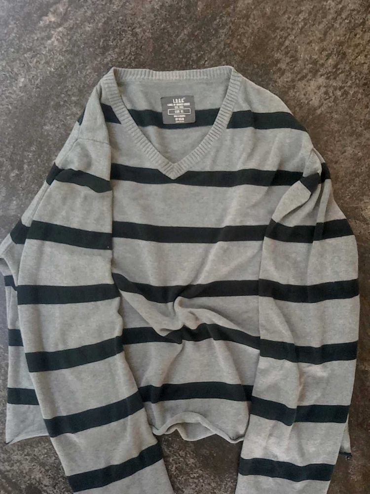 croped Men's Striped V-Neck Sweater