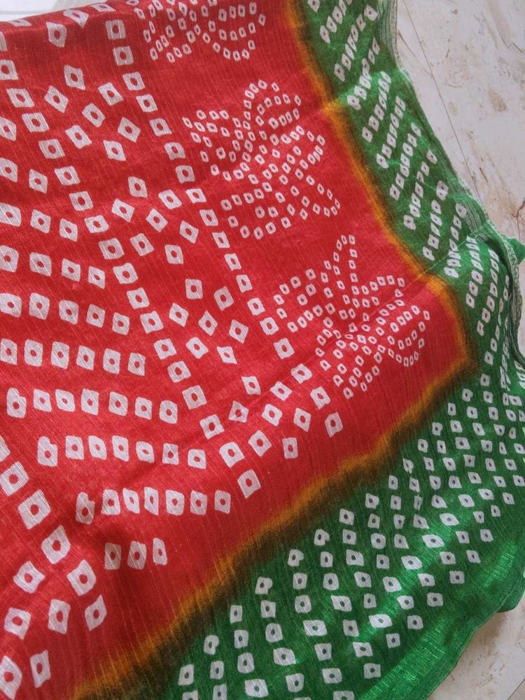 Red &amp; Green Bandhani Saree