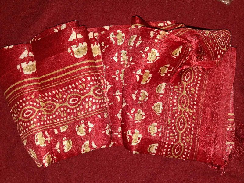 Red dupatta
