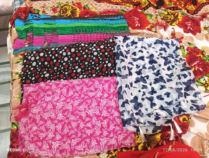 Girls scarf