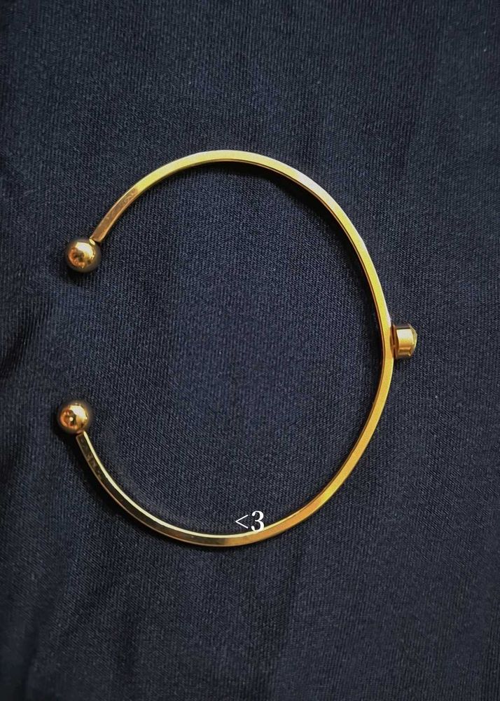 Elegant Gold Bangle Bracelet