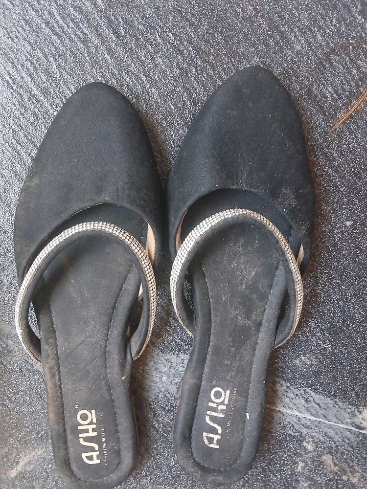 Elegant Black Embellished Flats