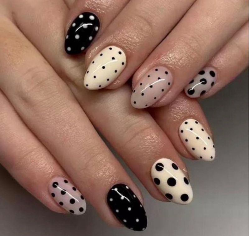 Chic Polka Dot Press on nails