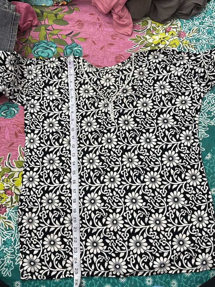 Stylish Black &amp; White Floral Kurta