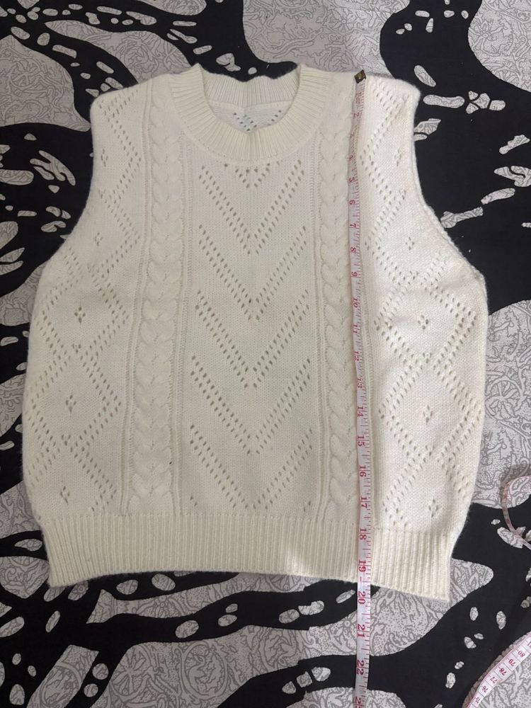 Cream Knit Sleeveless Sweater Vest