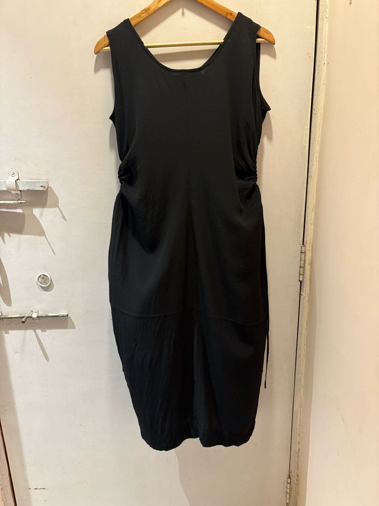 H&amp;M Chic Black Cutout Midi Dress