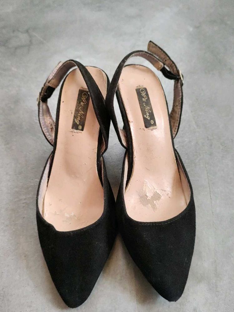 Black Pointed-Toe Slingback Kitten Heels