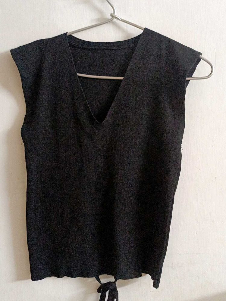 Sleeveless Black V-Neck Top
