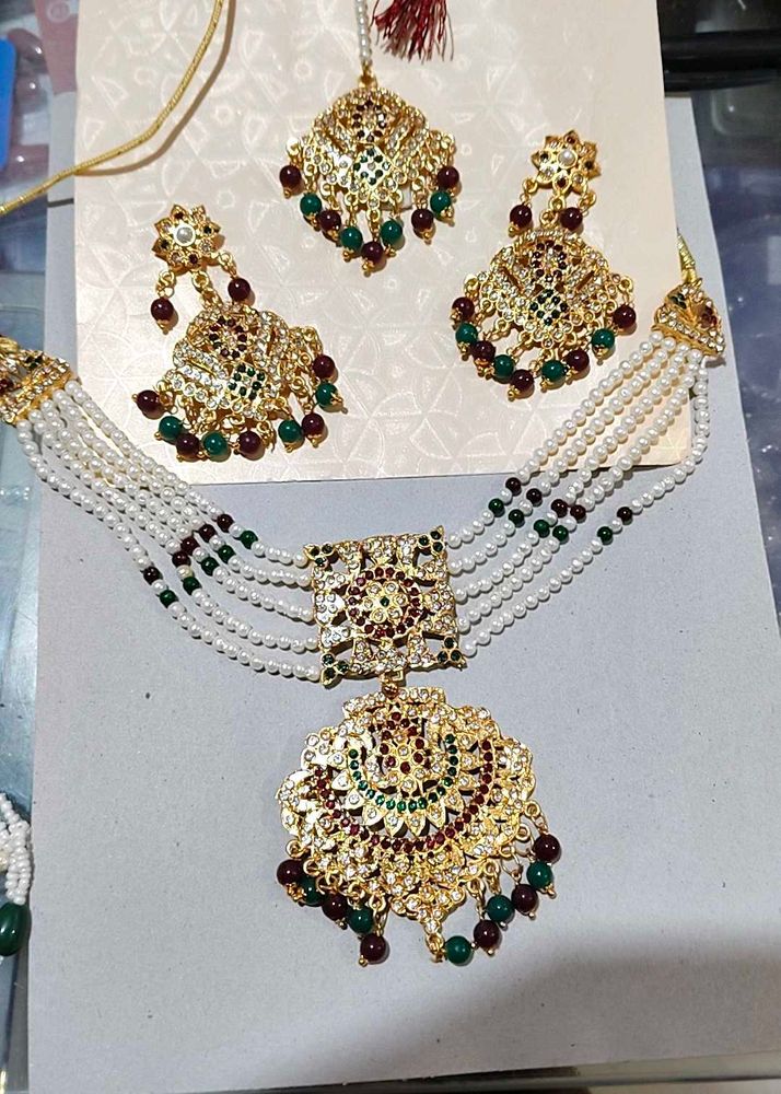 Exquisite Pearl and Kundan Necklace Set