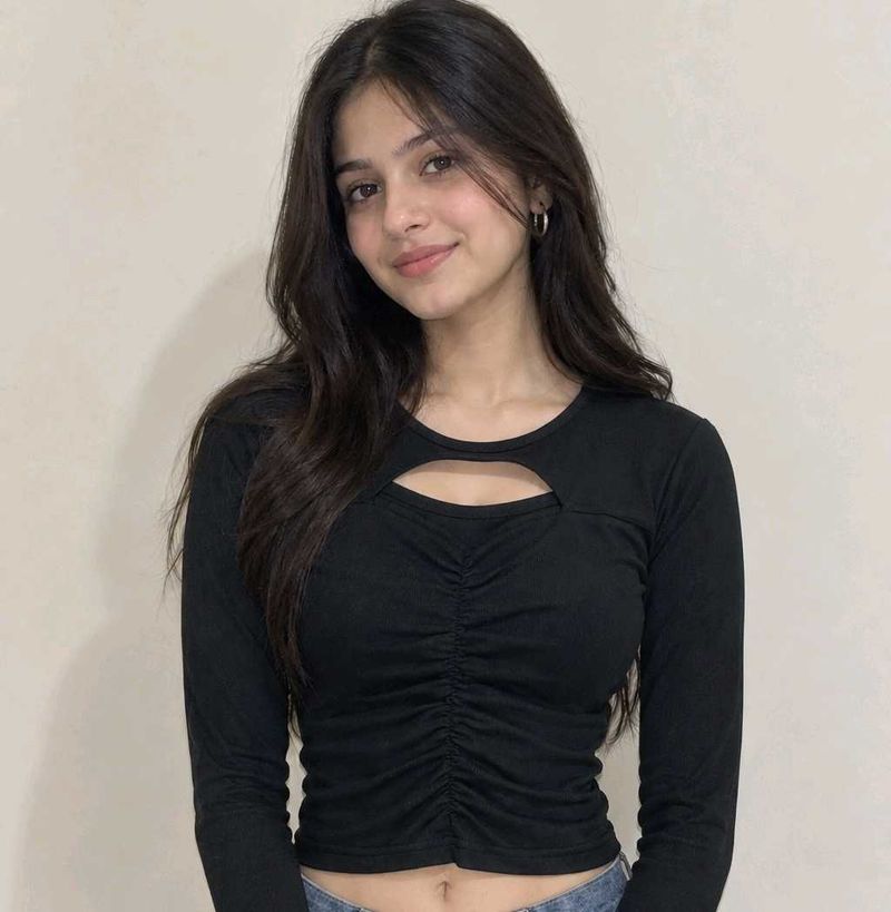 BLACK CROP TOP