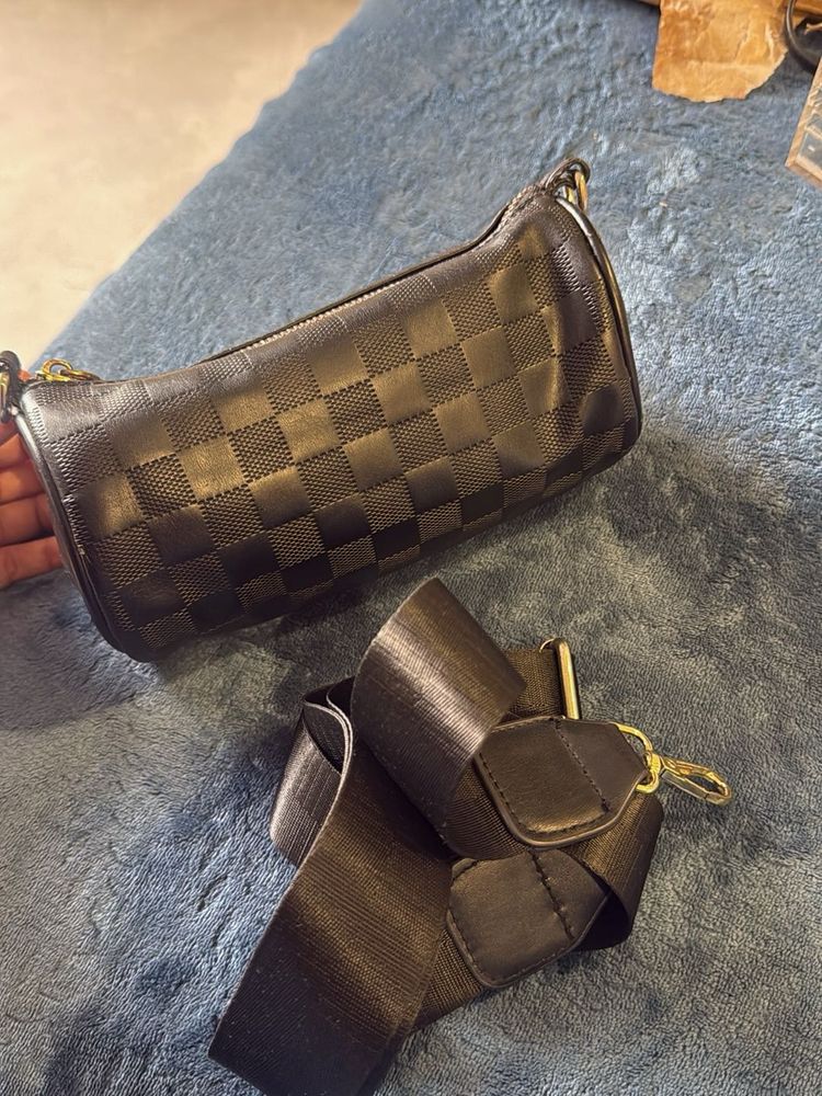 Chic Black Textured Shoulder Bag