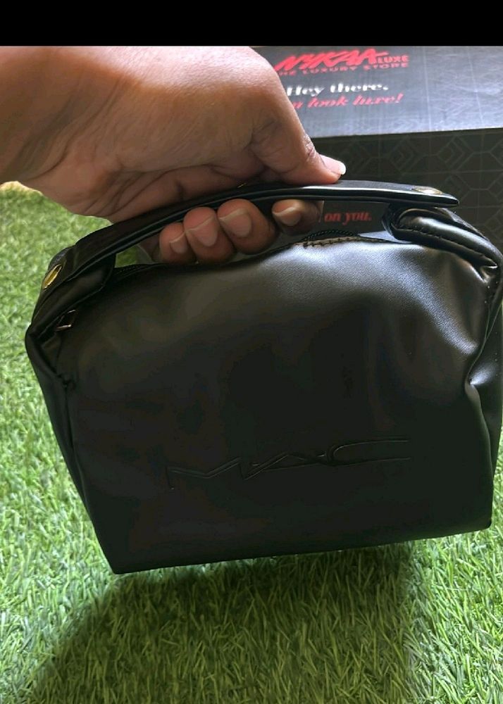 MAC BLACK TRAVEL POUCH