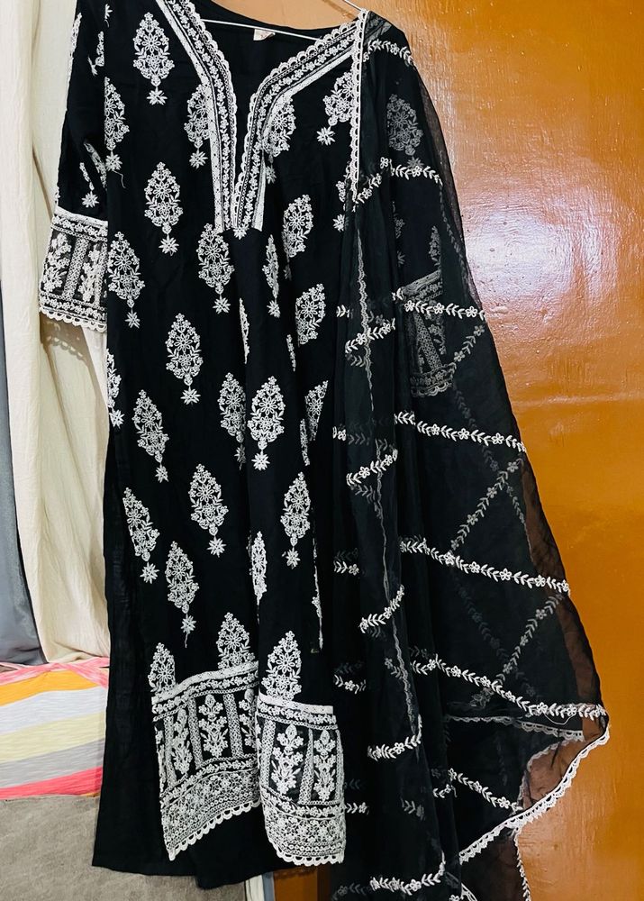 beautiful black Pakistani suit