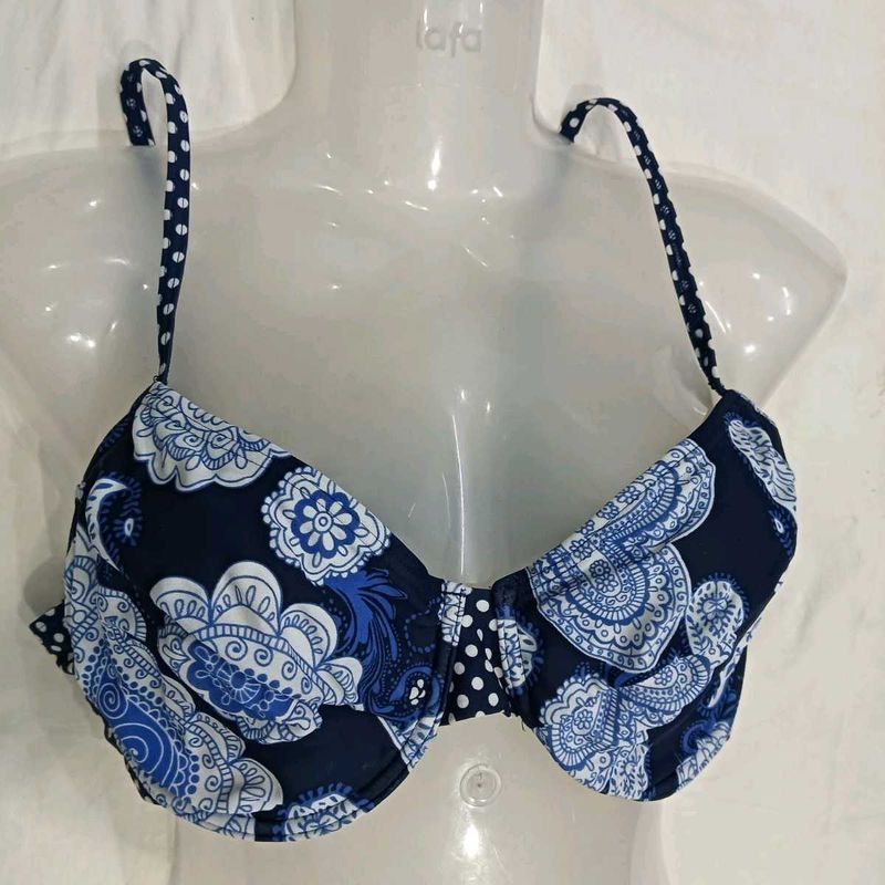 ⭐ Stylish Blue Floral Bikini Top