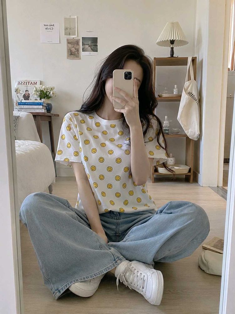 smiley face t-shirt🙂🤍