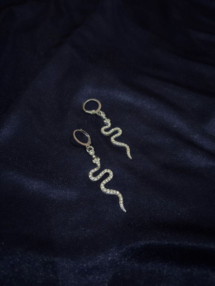 Sparkling Snake baddie Dangle Earrings 💋