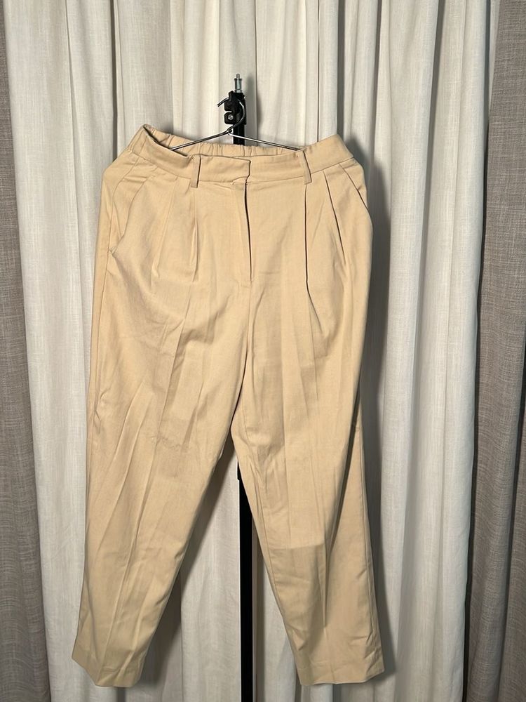 🆕H&amp;M Light Beige Pleated Trousers