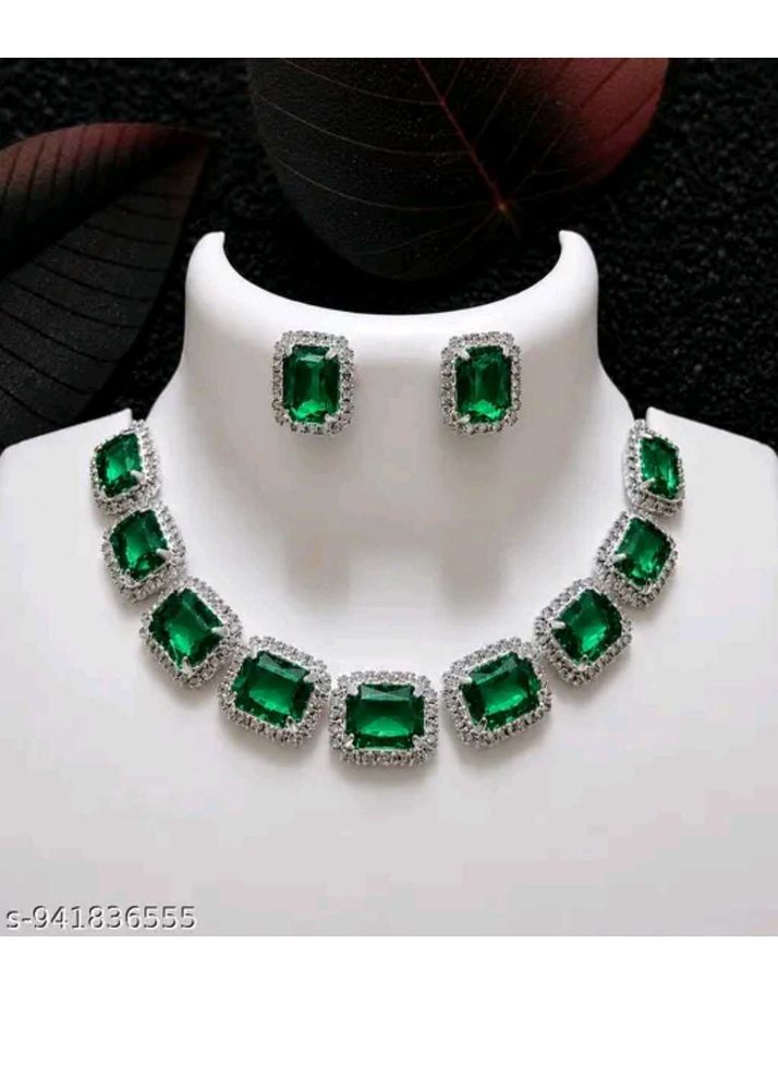Emerald &amp; Diamond Necklace Set