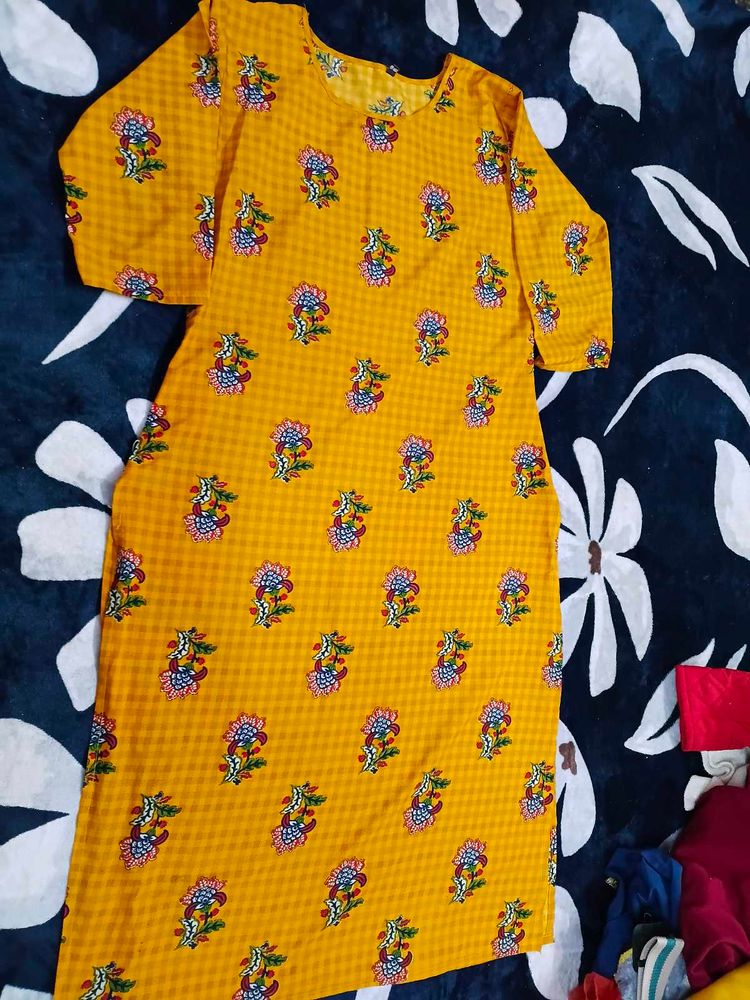 Floral Print Kurta With 🎁Freebie