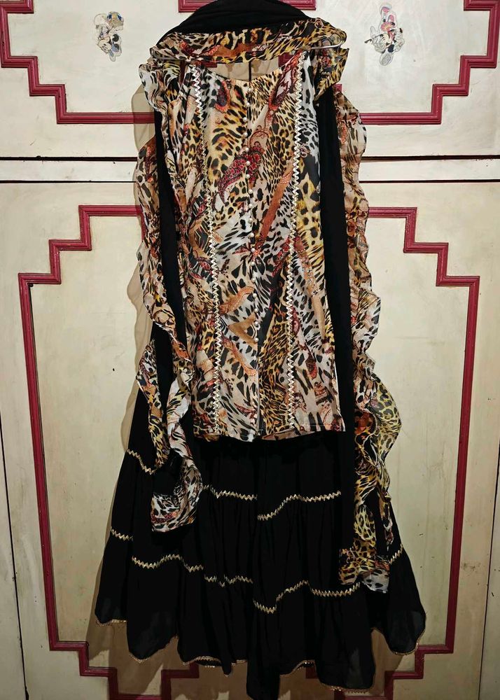 sleeveless leopard print kurta, sharara and dupatt