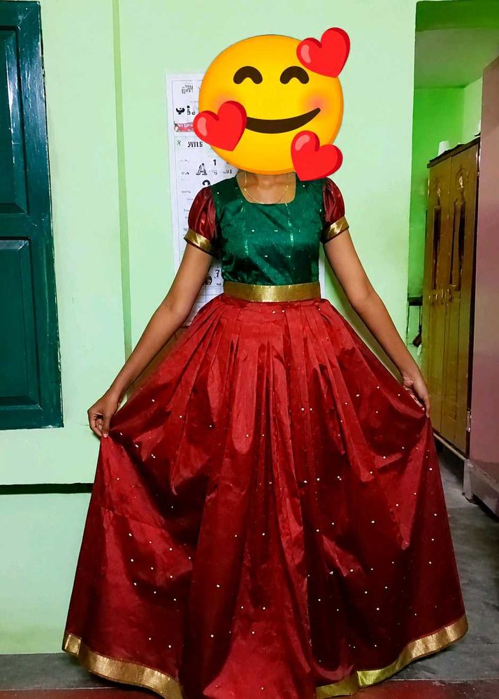 Beautiful Red &amp; Green ethnic wear