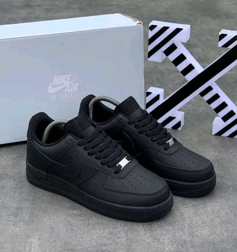 Nike Air Force 1 - Black