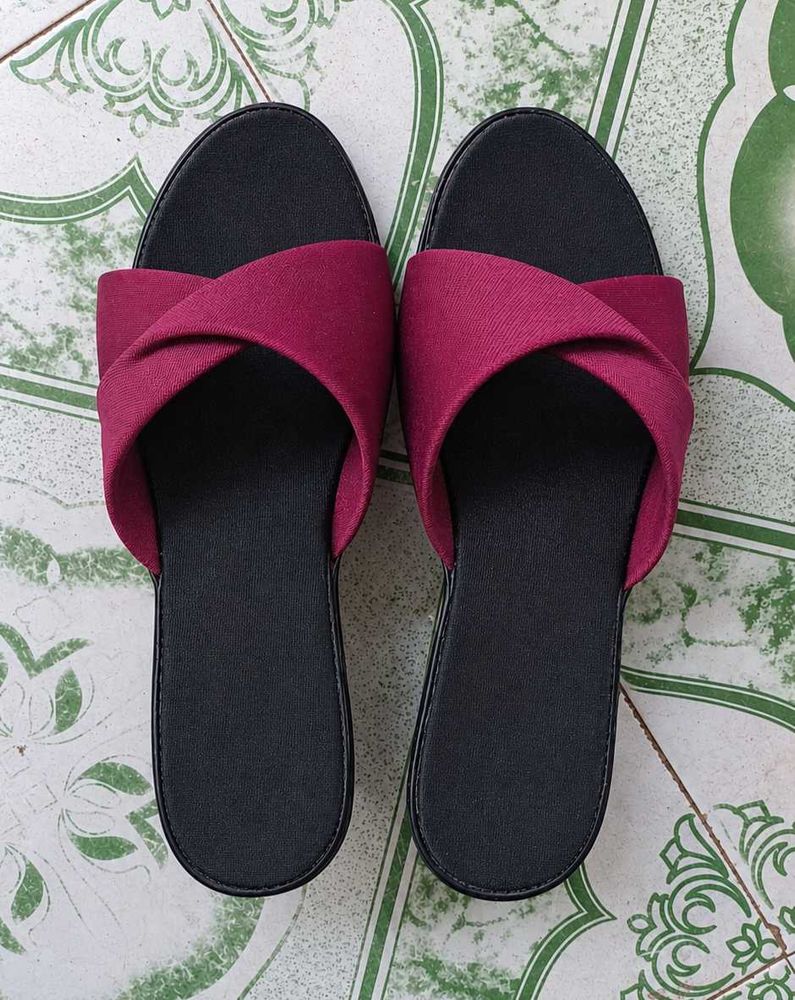 Stylish Maroon &amp; Black heels